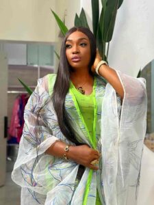 Lizzy Gold Biography 