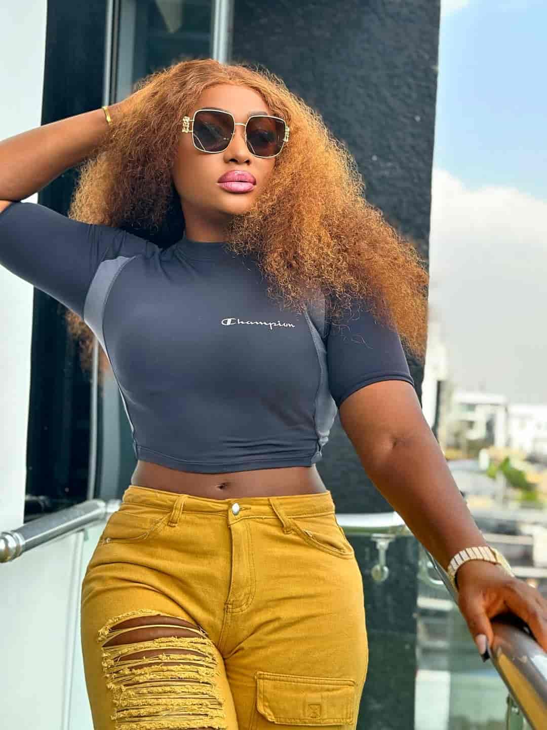 Lizzy Gold Biography